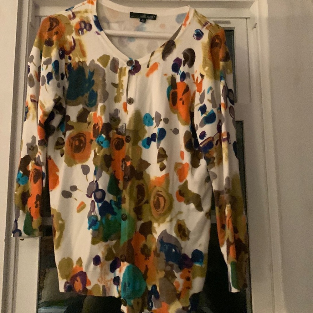 Three quarter sleeve, lightweight Willi Smith sweater